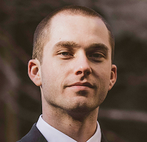 Retrato de Thomas Whitfield, analista de trading especializado en el mercado cripto